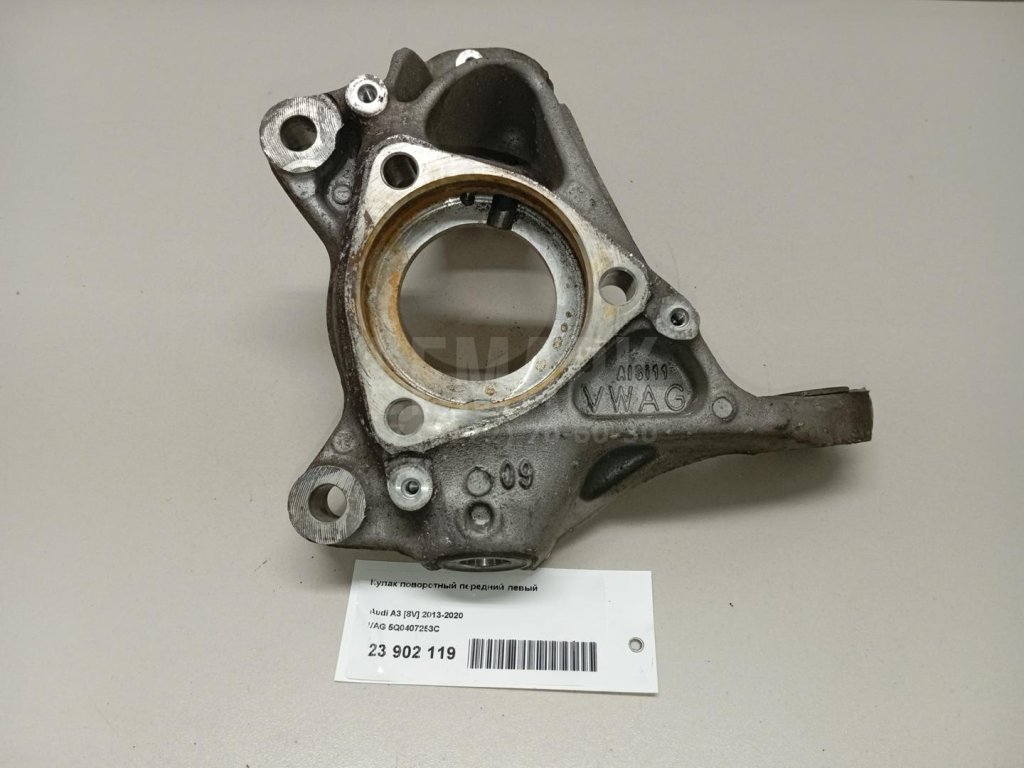 Кулак поворотный передний левый