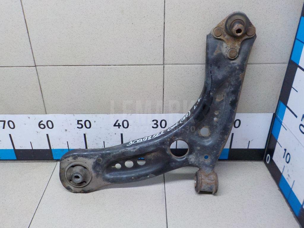 Рычаг передний левый