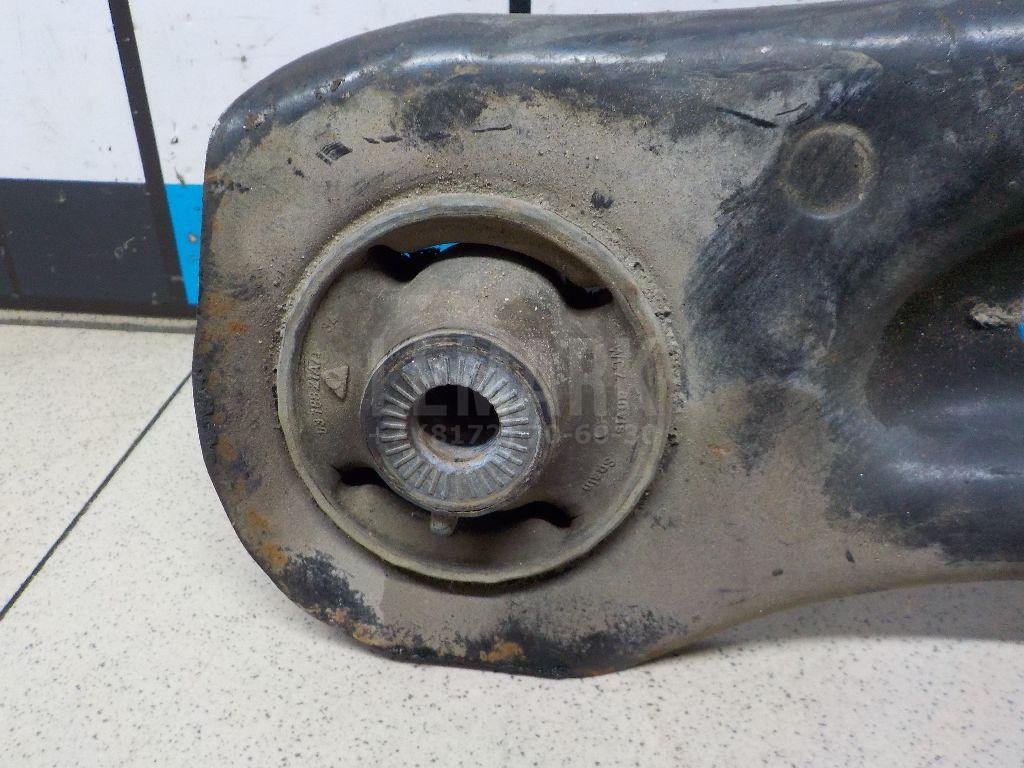 Рычаг передний левый