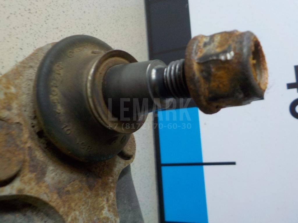 Рычаг передний левый