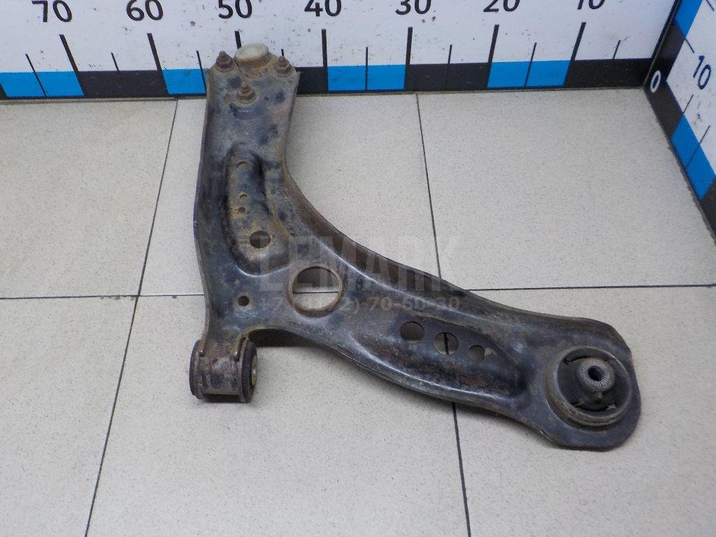 Рычаг передний левый