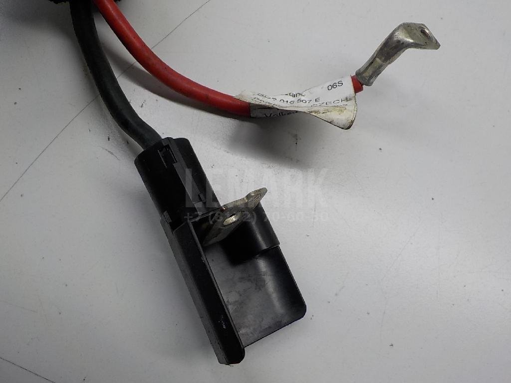 Клемма аккумулятора плюс