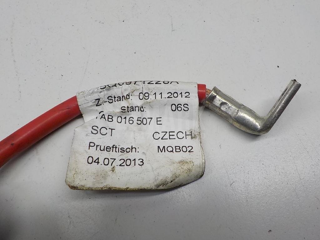 Клемма аккумулятора плюс