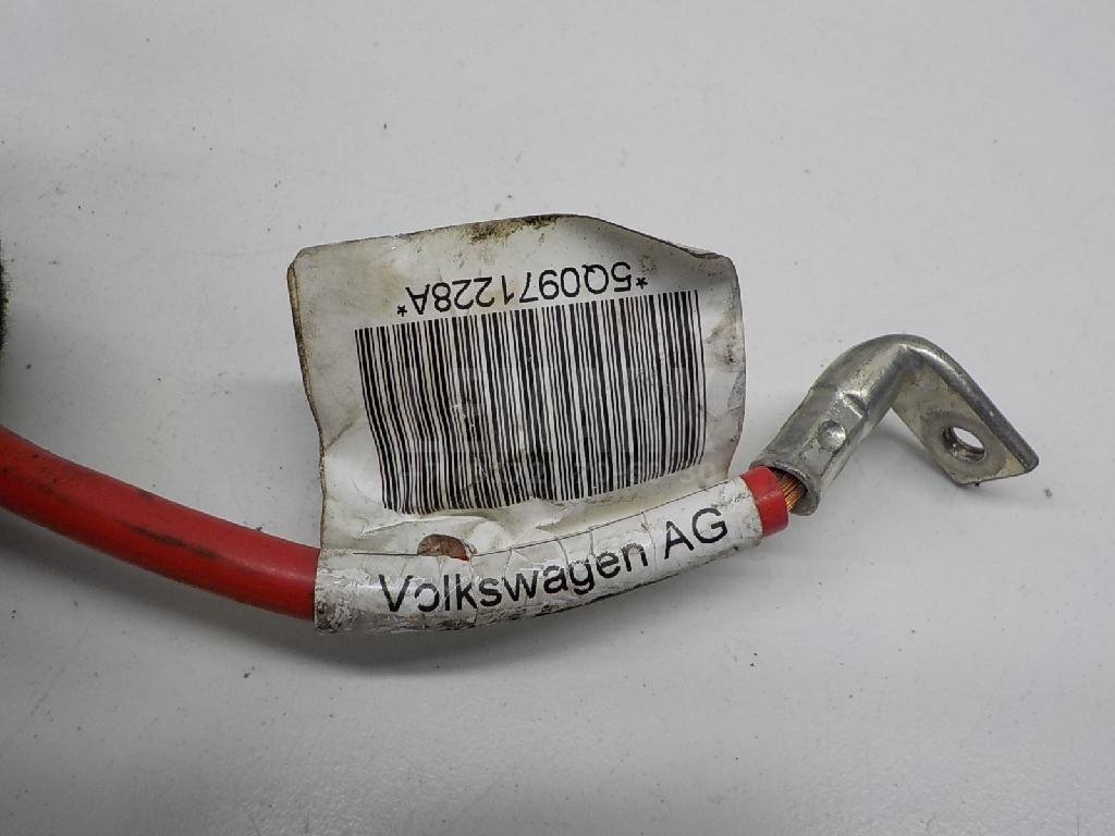 Клемма аккумулятора плюс