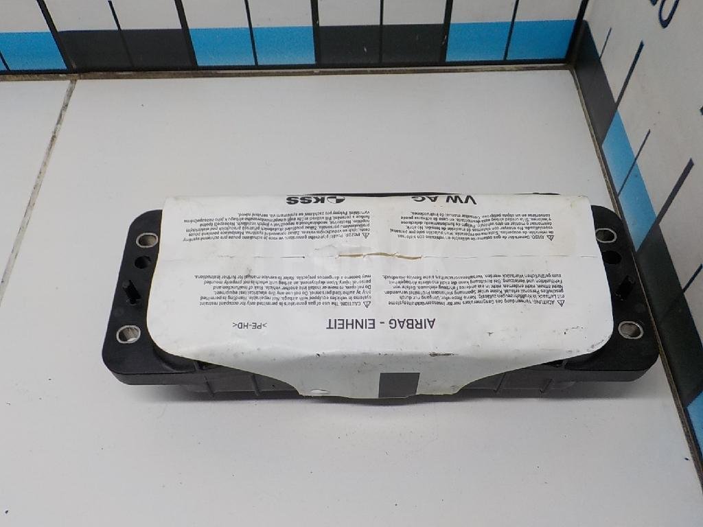 Подушка безопасности пассажирская (в торпедо)