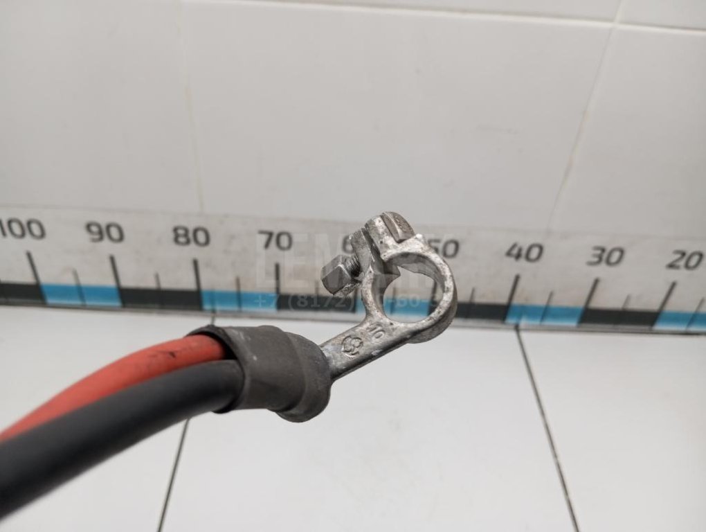 Клемма аккумулятора плюс