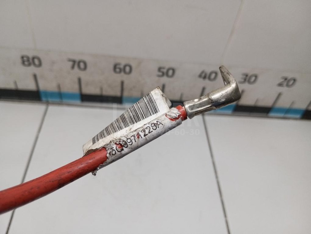 Клемма аккумулятора плюс