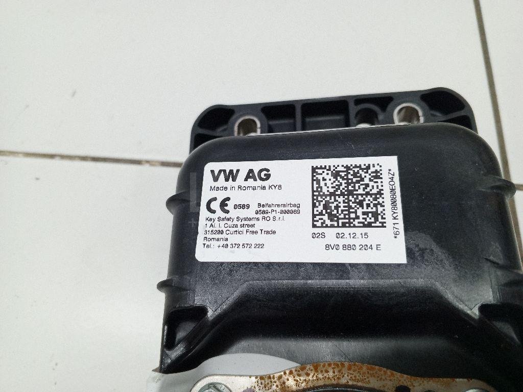 Подушка безопасности пассажирская (в торпедо)