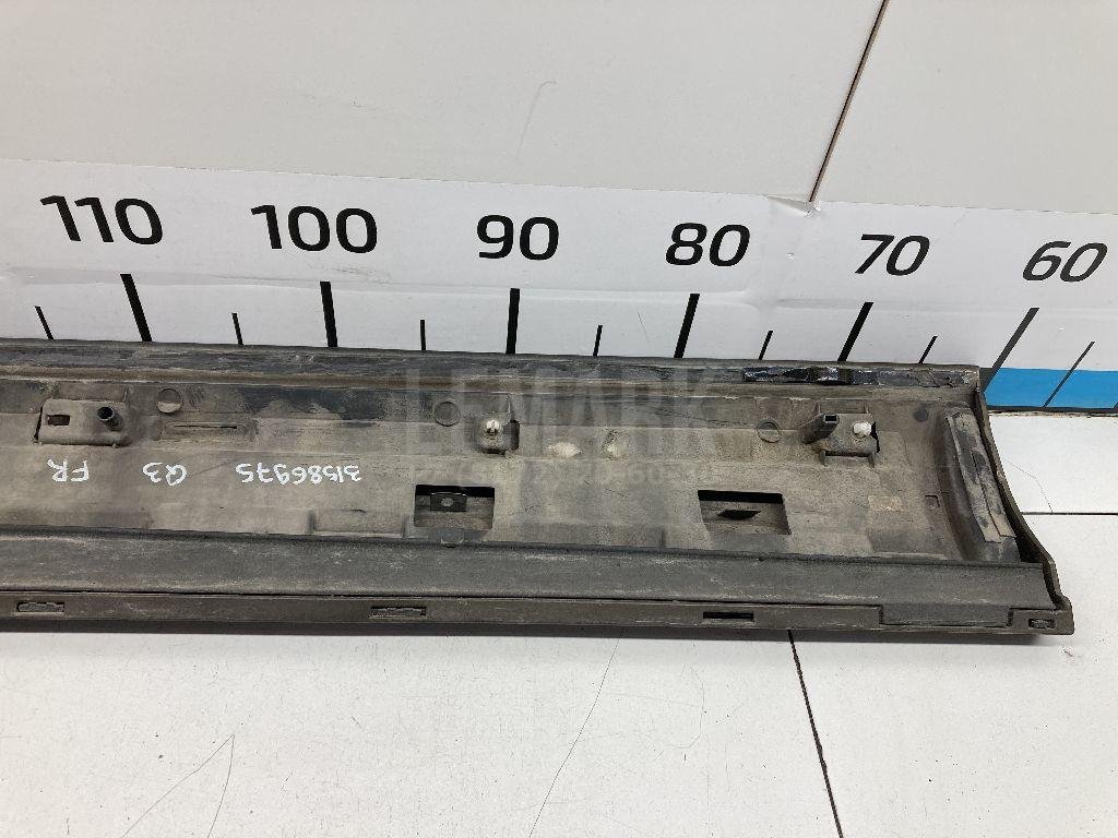 Накладка двери передней правой