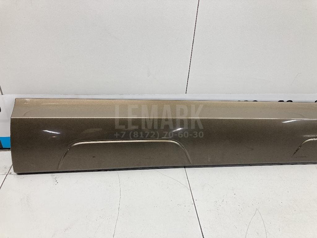 Накладка двери передней правой