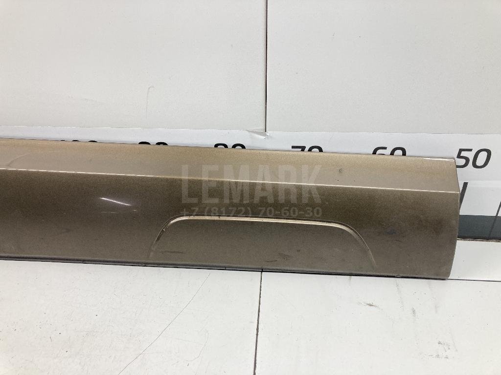 Накладка двери передней правой