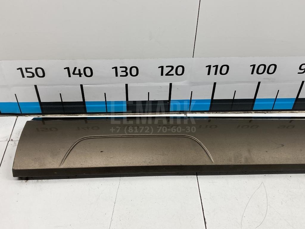 Накладка двери передней правой