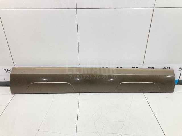 Накладка двери передней правой