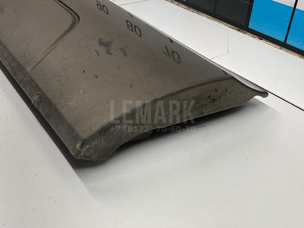 Накладка двери передней правой