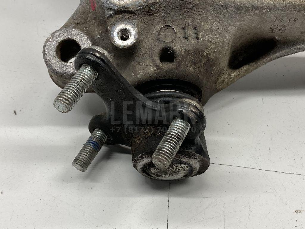 Кулак поворотный передний левый