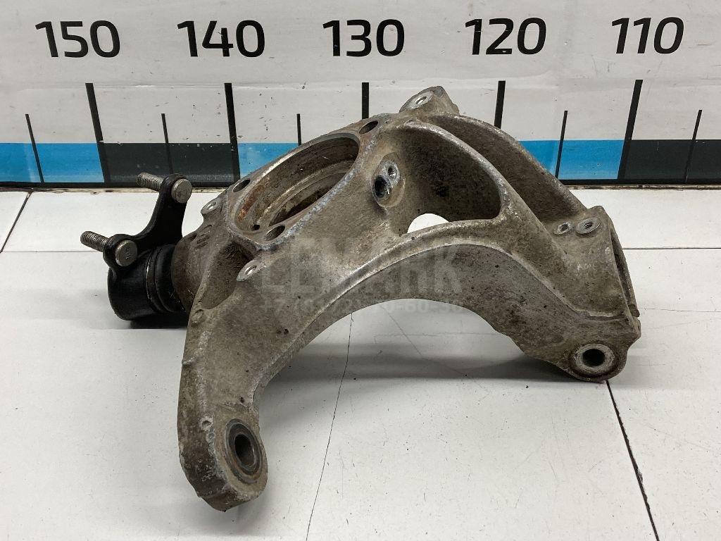 Кулак поворотный передний левый