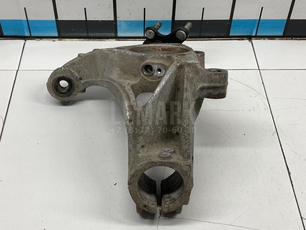 Кулак поворотный передний левый