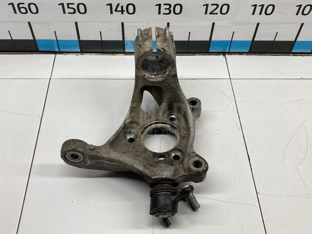 Кулак поворотный передний левый