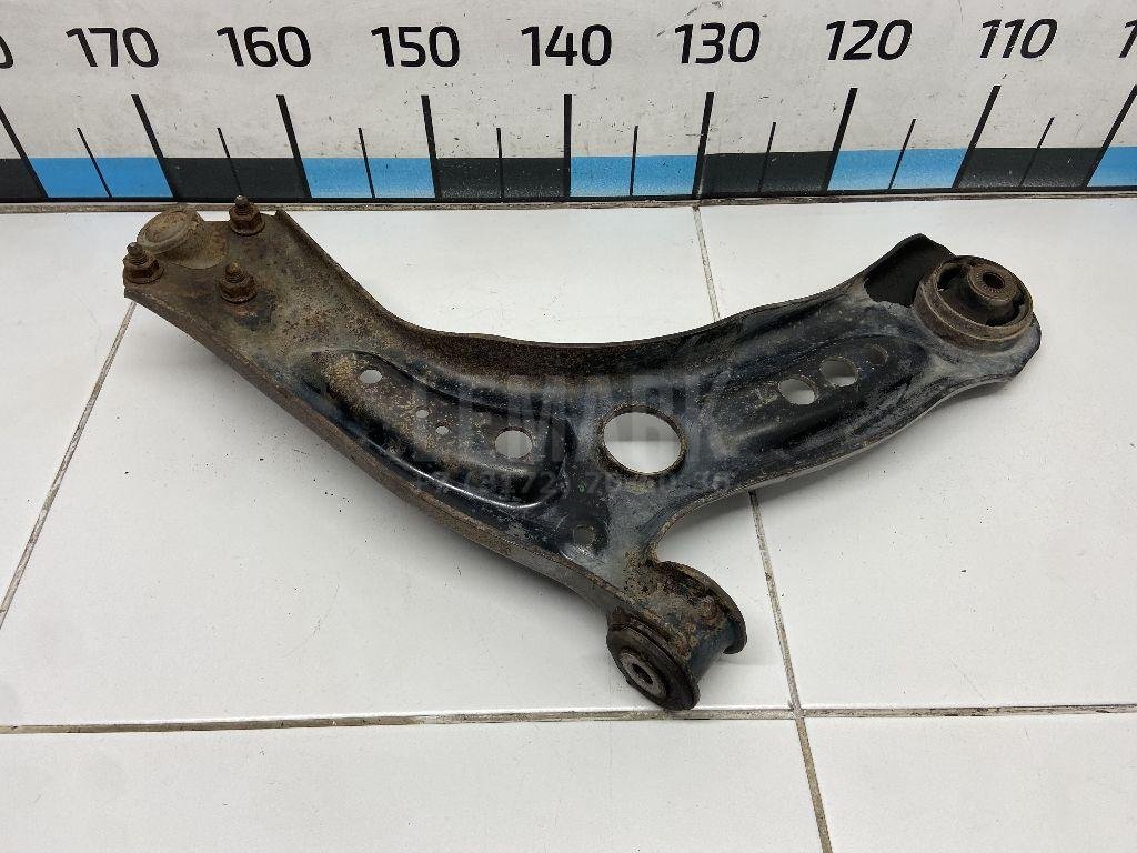 Рычаг передний левый