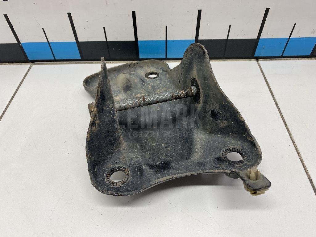 Кронштейн задней балки