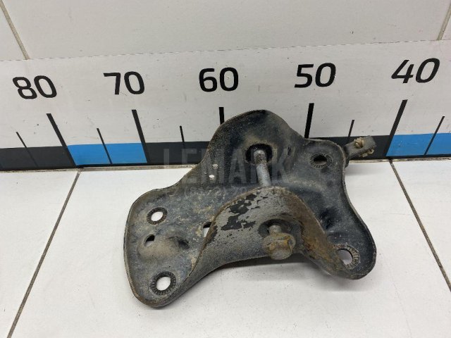 Кронштейн задней балки