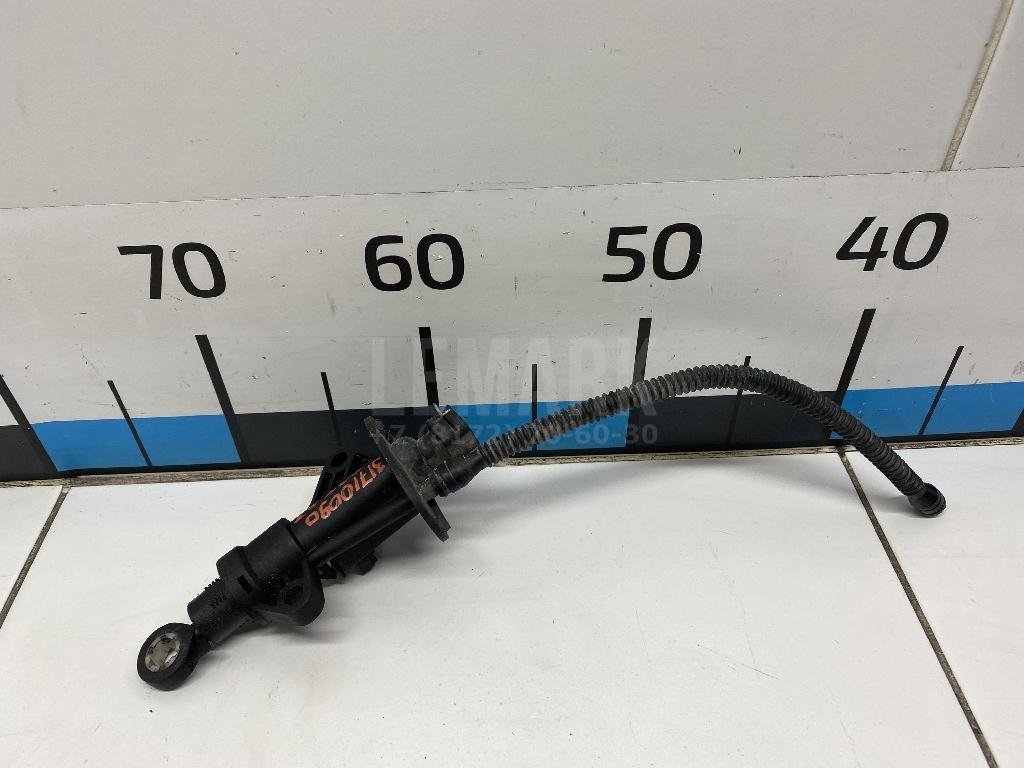 Цилиндр сцепления главный