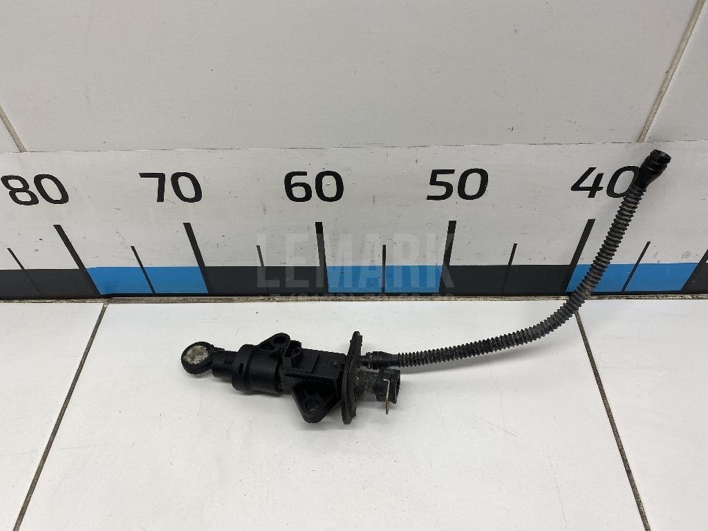 Цилиндр сцепления главный