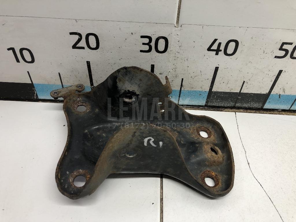 Кронштейн задней балки