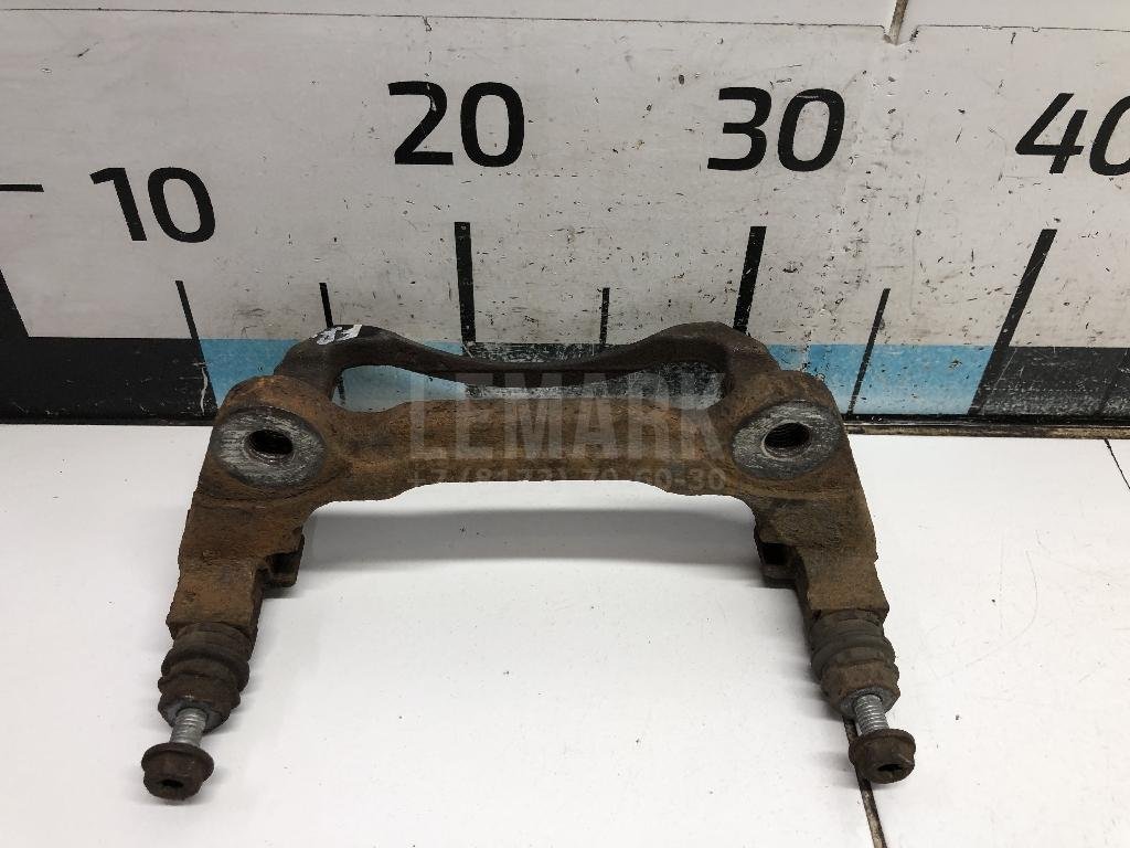 Скоба суппорта переднего правого