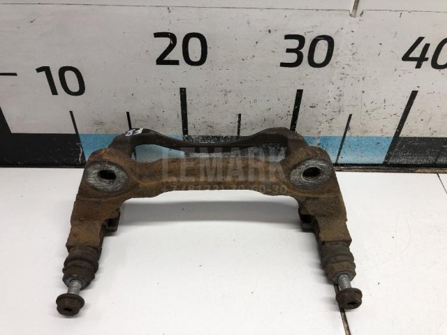 Скоба суппорта переднего правого