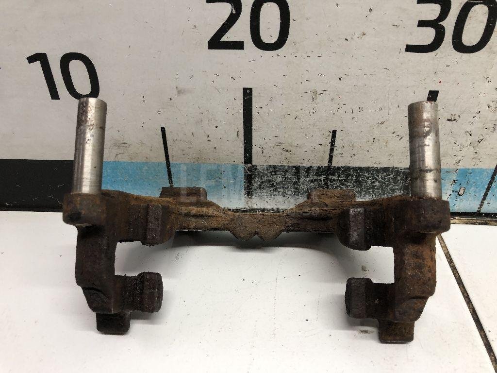 Скоба суппорта заднего