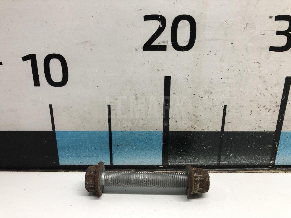 Болт заднего рычага