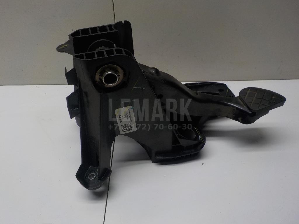 Педаль тормоза