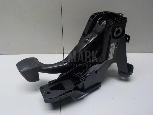 Педаль тормоза