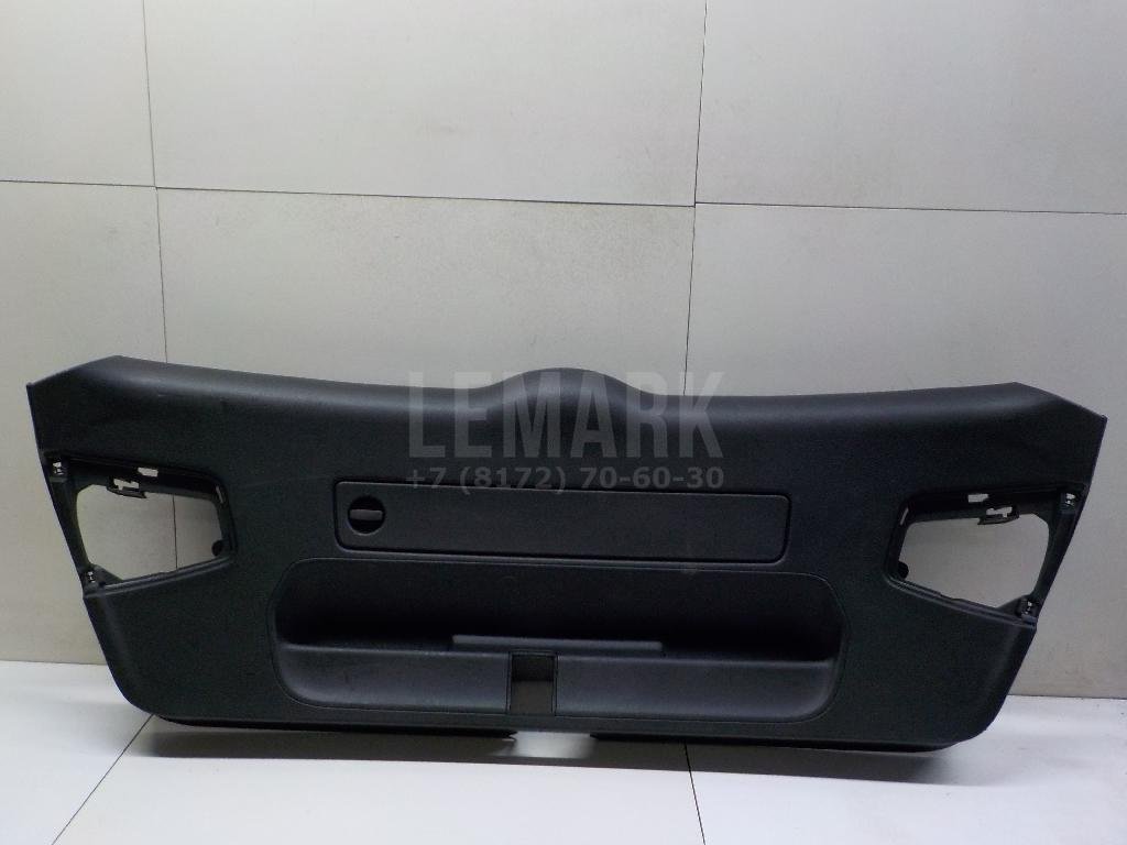 Обшивка двери багажника