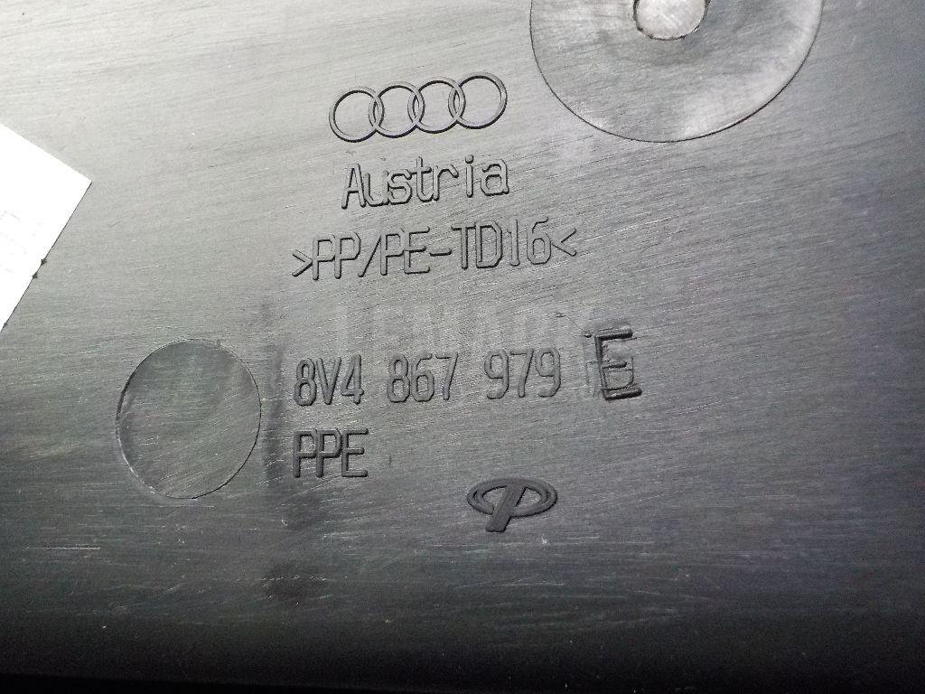 Обшивка двери багажника