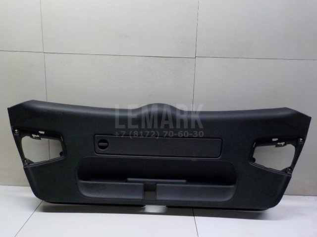 Обшивка двери багажника