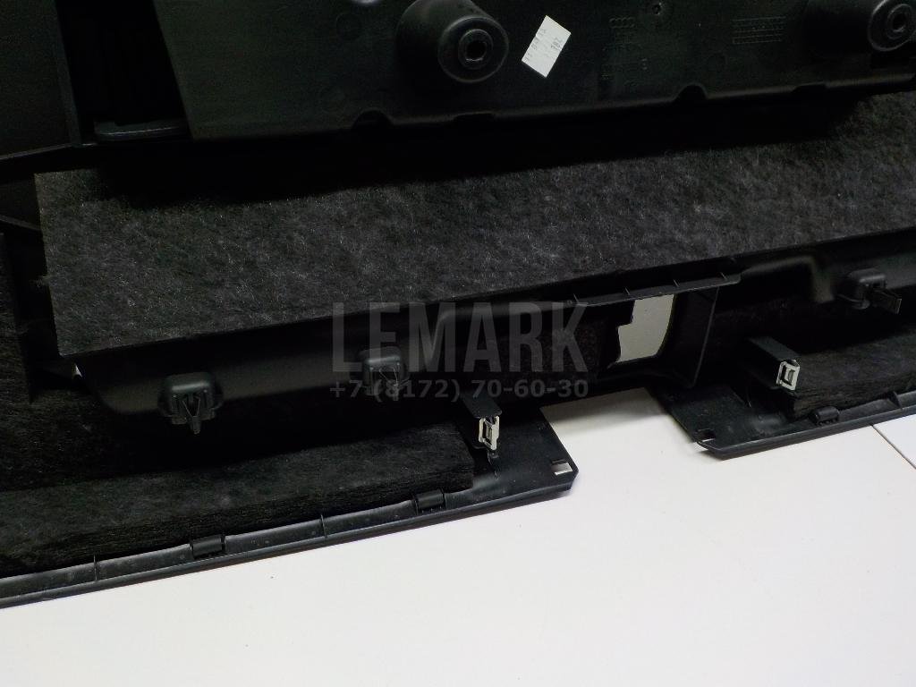 Обшивка двери багажника