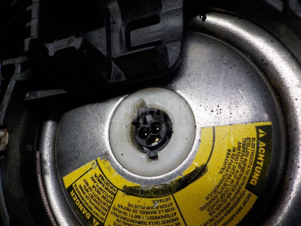 Подушка безопасности в рулевое колесо