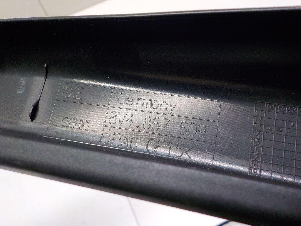 Накладка двери передней левой