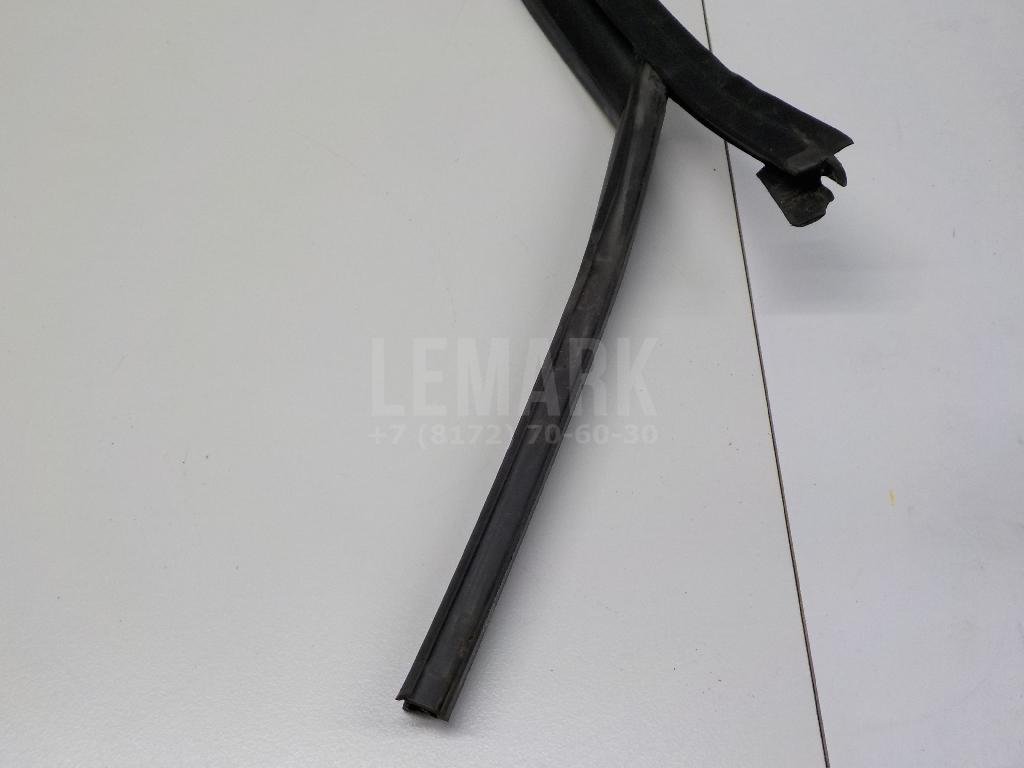 Уплотнитель стекла двери для  Audi A4 [B9] 2015