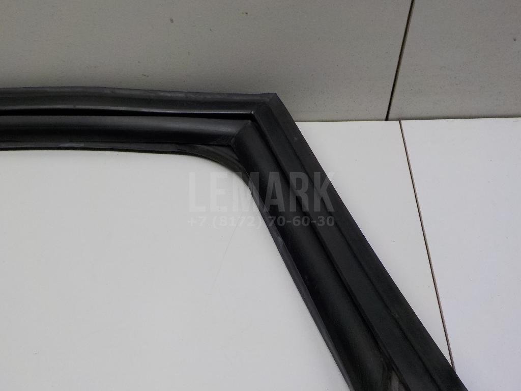 Уплотнитель стекла двери для  Audi A4 [B9] 2015