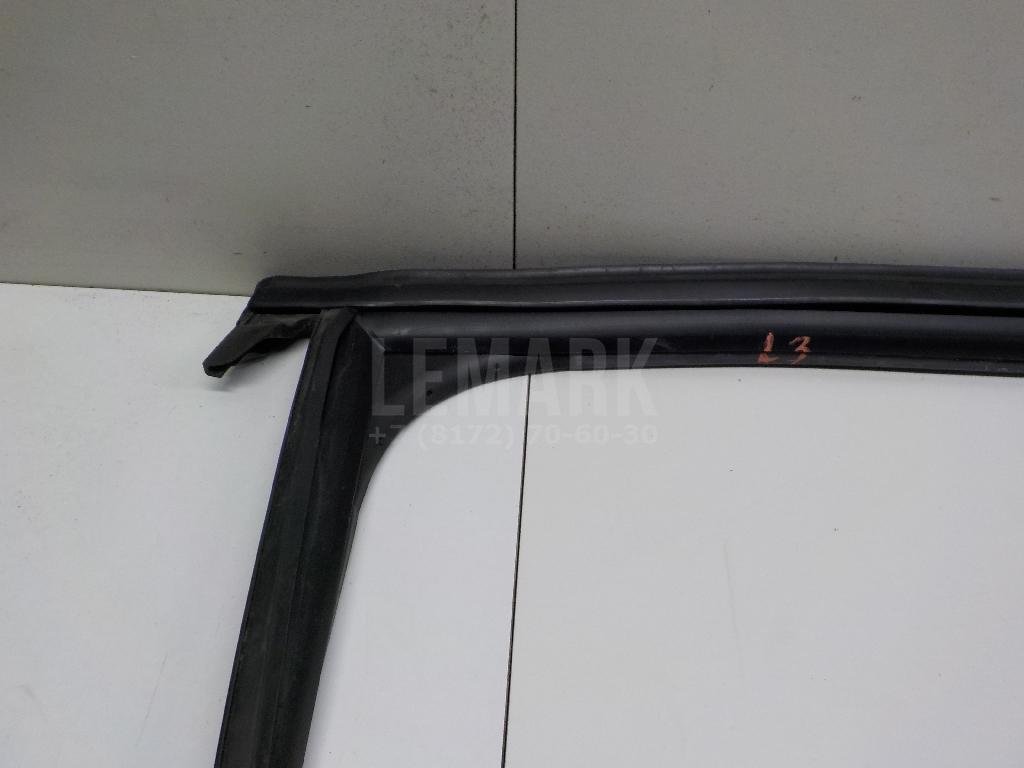 Уплотнитель стекла двери для  Audi A4 [B9] 2015