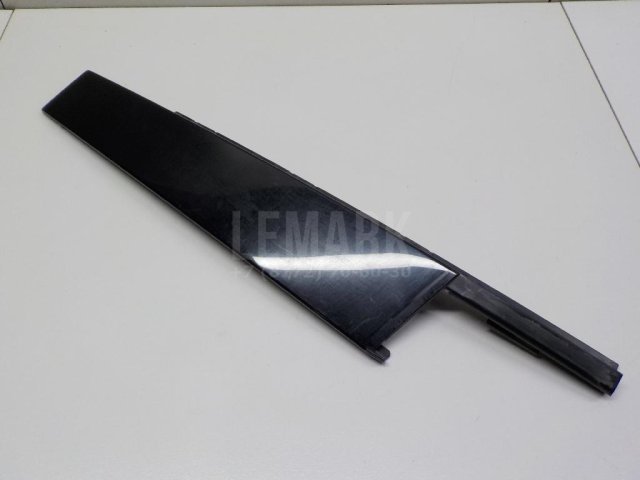 Накладка двери передней правой