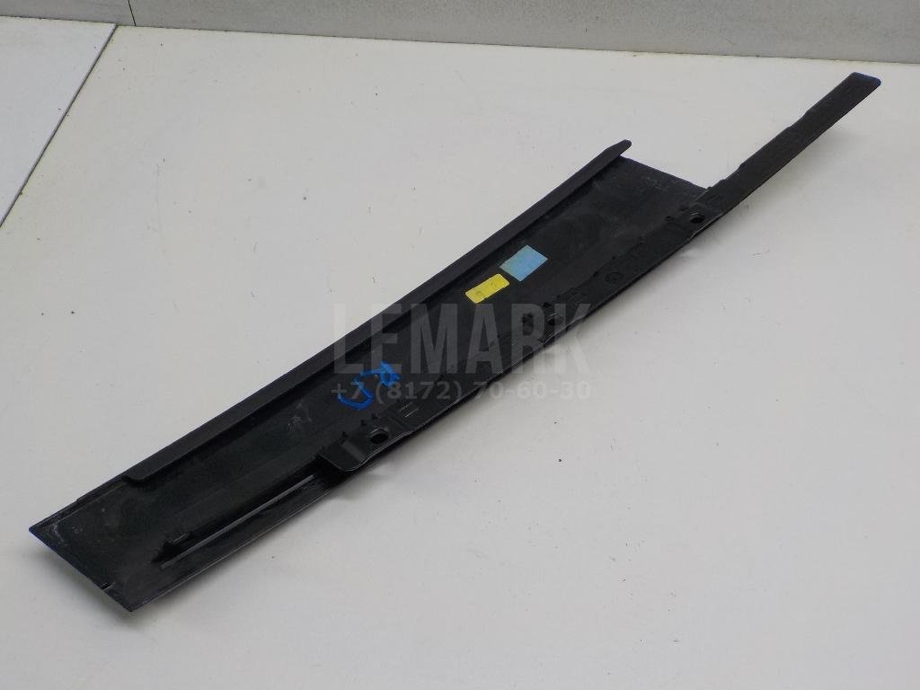 Накладка двери передней правой