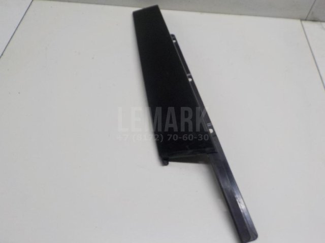 Накладка двери передней правой