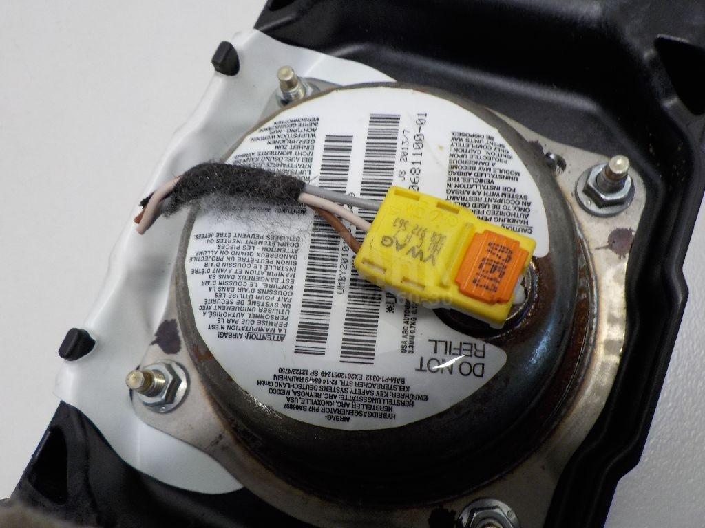 Подушка безопасности пассажирская (в торпедо)