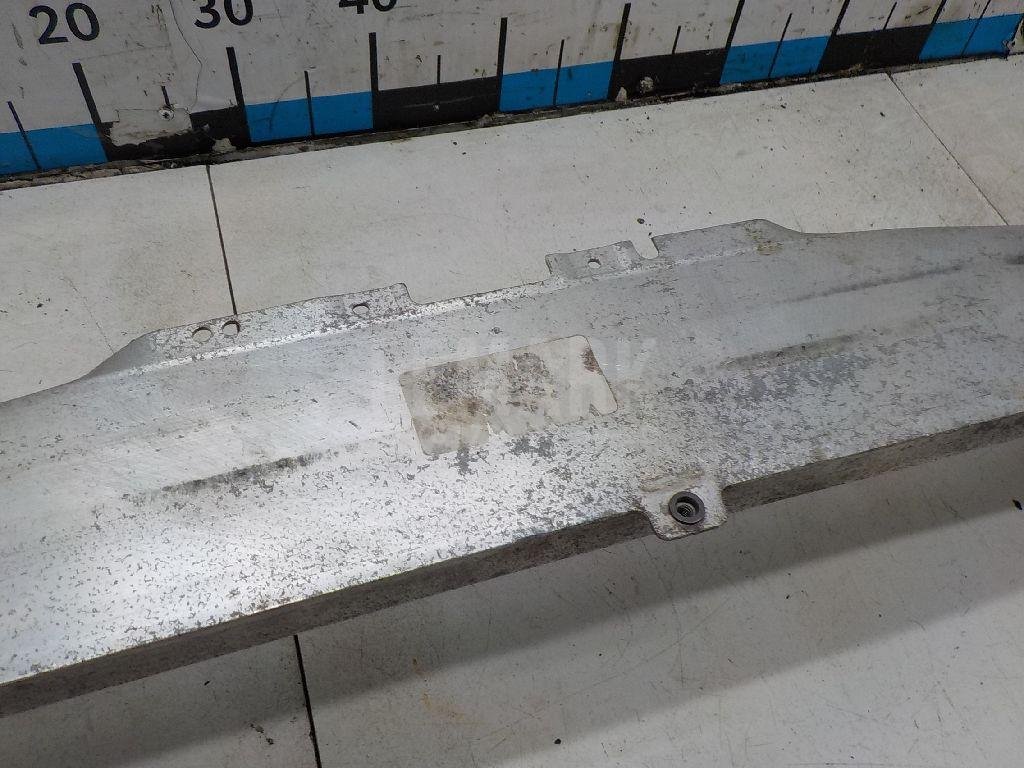 Усилитель переднего бампера