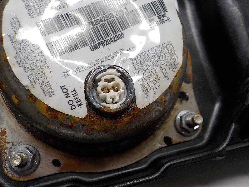 Подушка безопасности пассажирская (в торпедо)