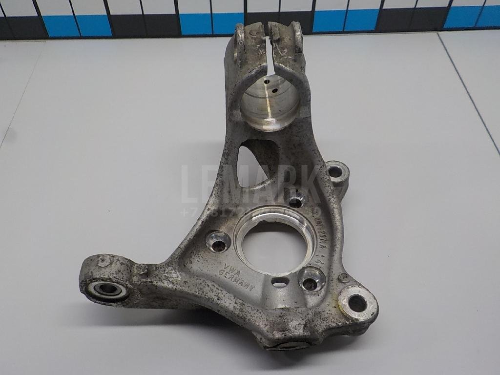 Кулак поворотный передний левый